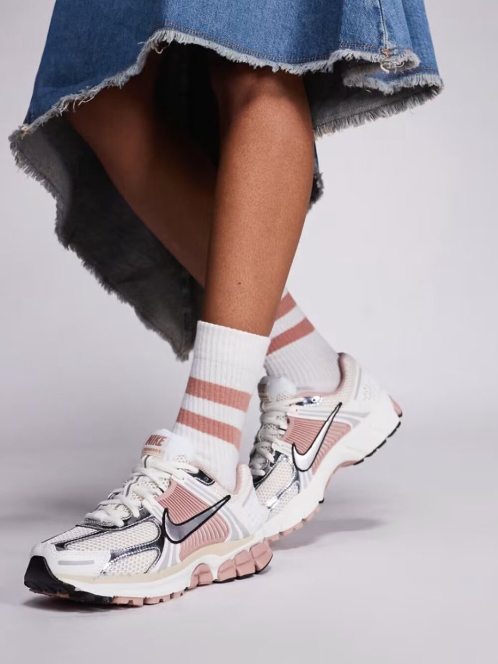 NIKE ZOOM VOMERO 5 (9.5)